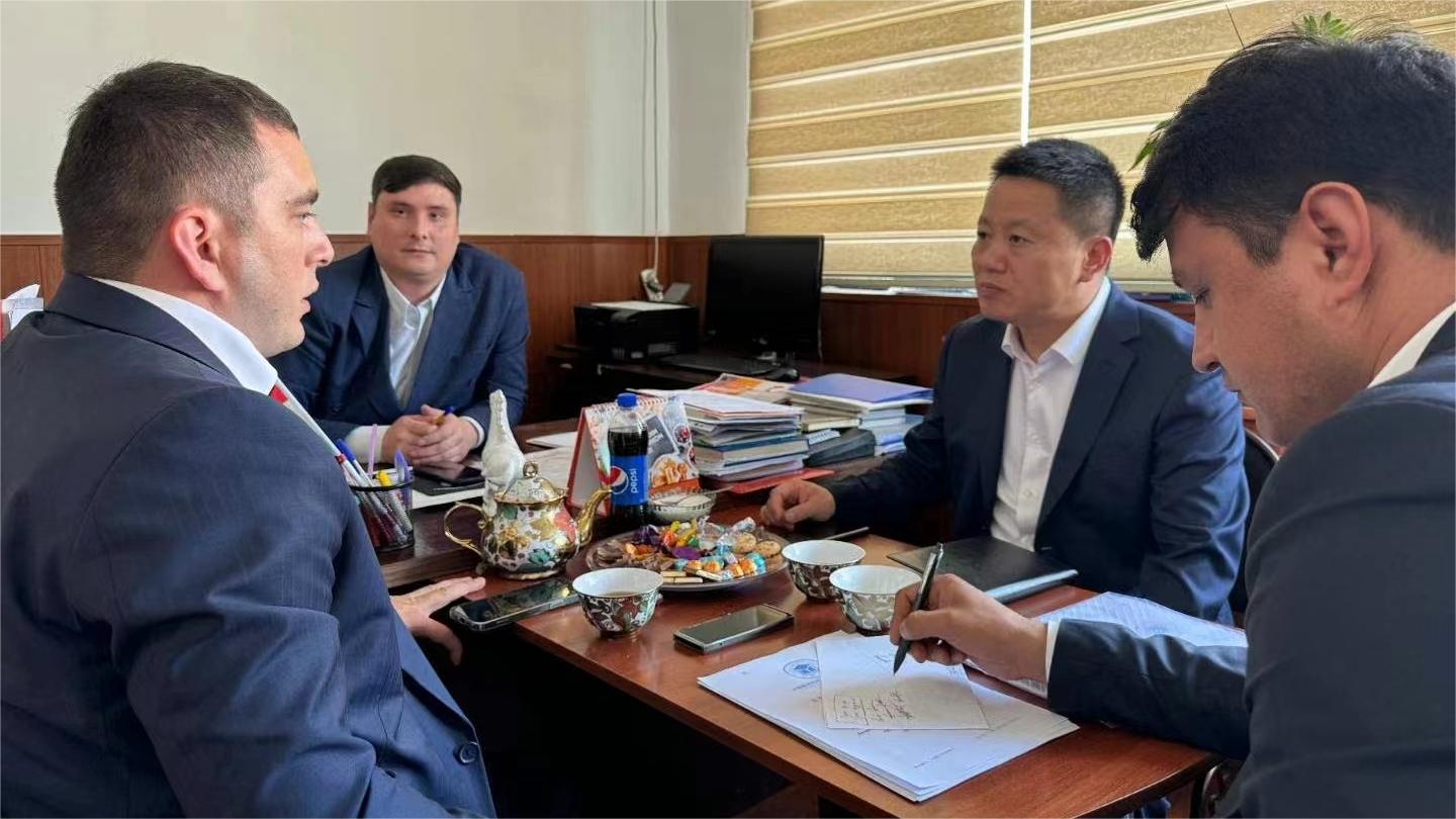 山东大梁造教育集团与中塔教育科技（郑州）有限公司共同访问塔吉克斯坦海马特国际学校